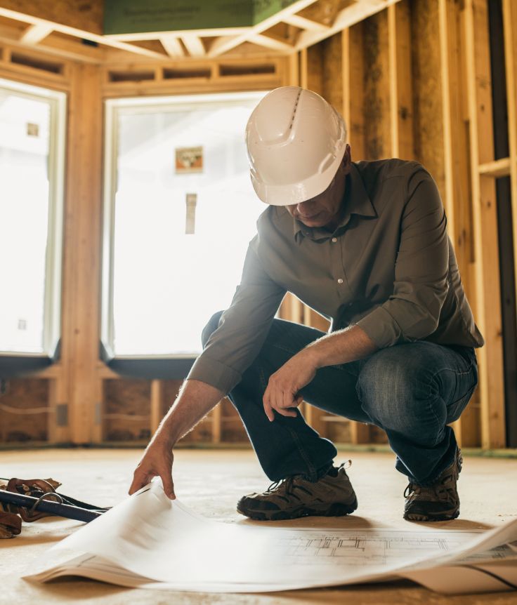 Discover the twelve red flags to watch out for when hiring a contractor so you can avoid costly mistakes and choose the right partner for your renovation